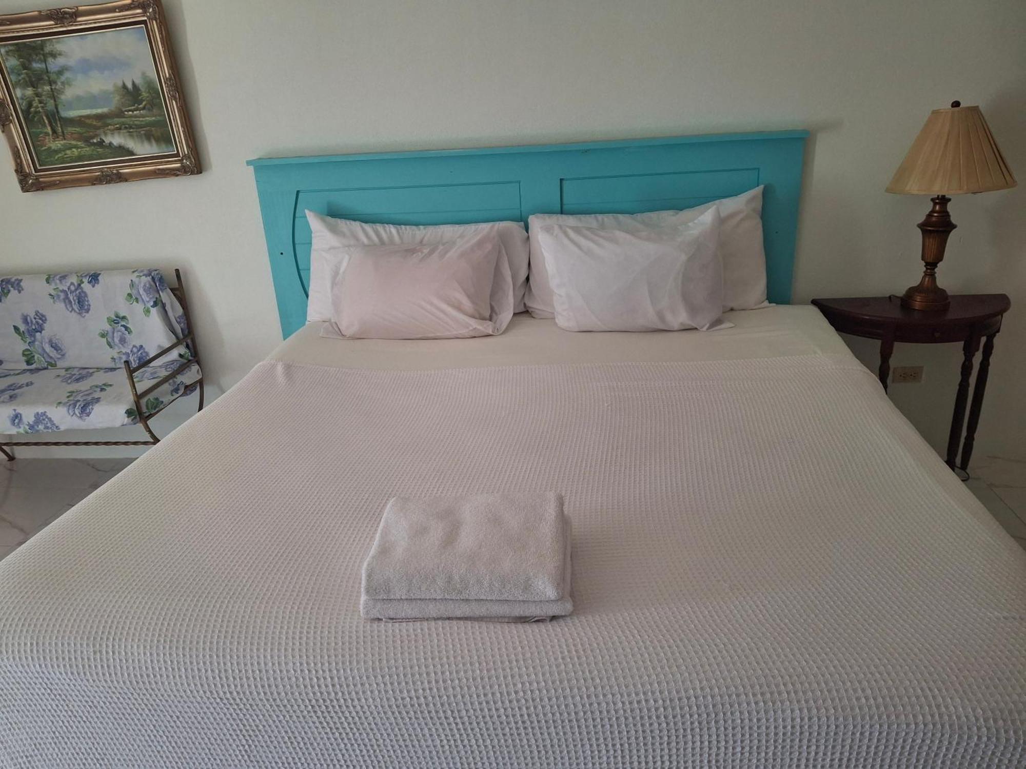 Ocean View Apartments Bridgetown Quarto foto